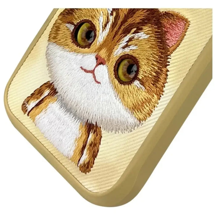 Калъф Nimmy Big Eyed Pet 2.0 Cat за iPhone 16 Pro - зелен