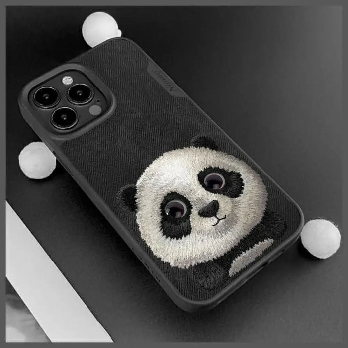 Калъф Nimmy Big Eyed Pet 2.0 Panda за iPhone 15 Pro - черен