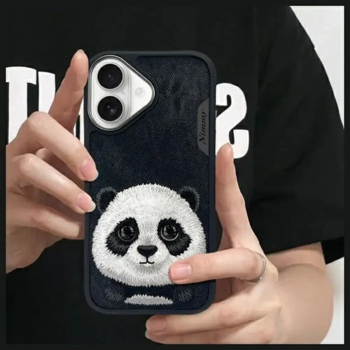 Калъф Nimmy Big Eyed Pet 2.0 Panda за iPhone 16 - черен