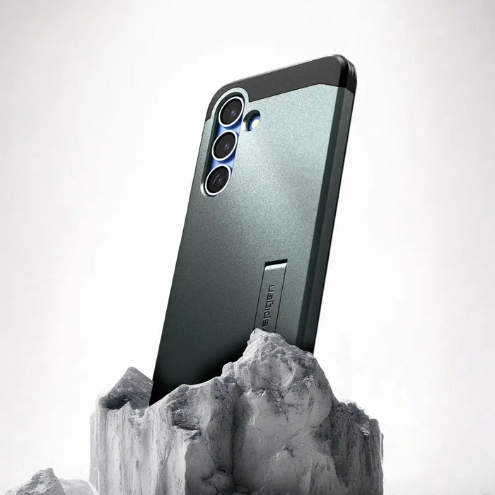 Калъф Spigen Tough Armor MagSafe за Samsung Galaxy S25 зелен