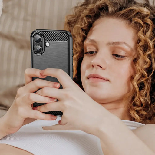 Карбонов кейс за iPhone 17 - Черен