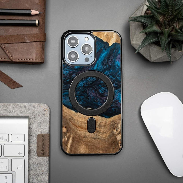 Кейс от дърво и смола Bewood Unique Neptun MagSafe за iPhone