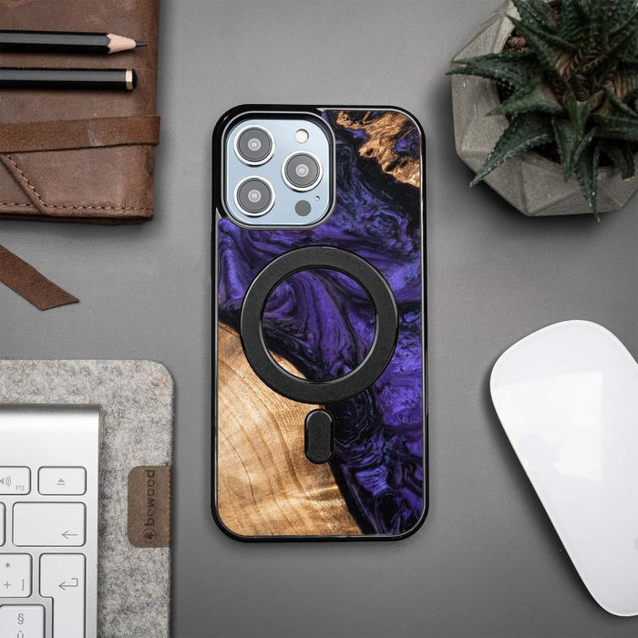 Кейс от дърво и смола Bewood Unique Violet MagSafe за iPhone