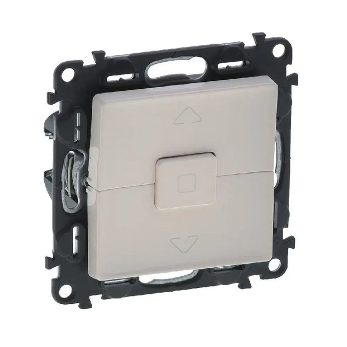 КЛЮЧ ЗА ЩОРИ VALENA LIFE LEGRAND - КРЕМ