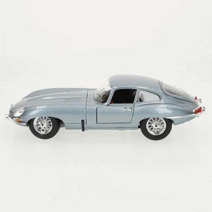 Кола Bburago GT-Jaguar ’E’ Coupe (1961) 1:18