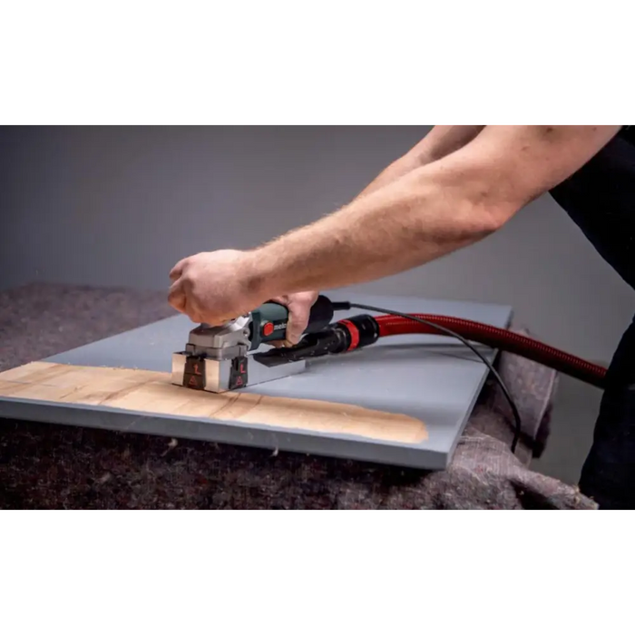 ЛАКФРЕЗА 850W METABO