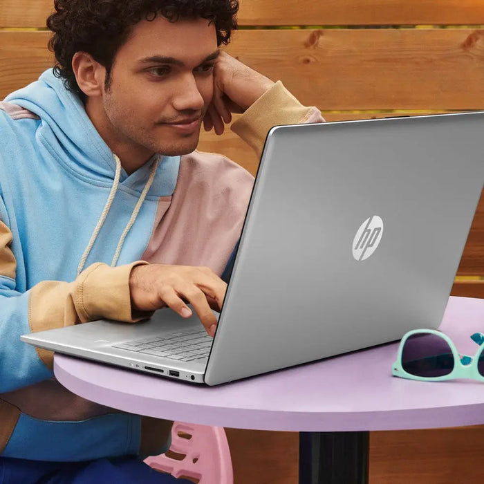 Лаптоп HP 17-CN3003CA Intel® Core™ i5 i5-1334U 43,9 см