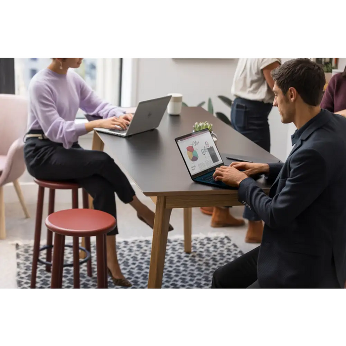 Лаптоп HP EliteBook 655 15.6 G10 AMD Ryzen™ 7 7730U 39,6 см