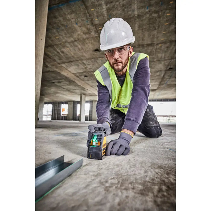 ЛАЗЕРЕН НИВЕЛИР ЗЕЛЕН ЛАЗЕР DEWALT DW088CG-XJ