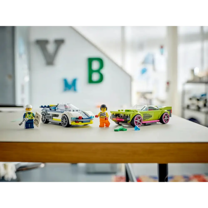 LEGO CITY 60415 ПОЛИЦЕЙСКА КОЛА И ПРЕГЛЕДВАНЕ НА МЪСКУЛ КАР