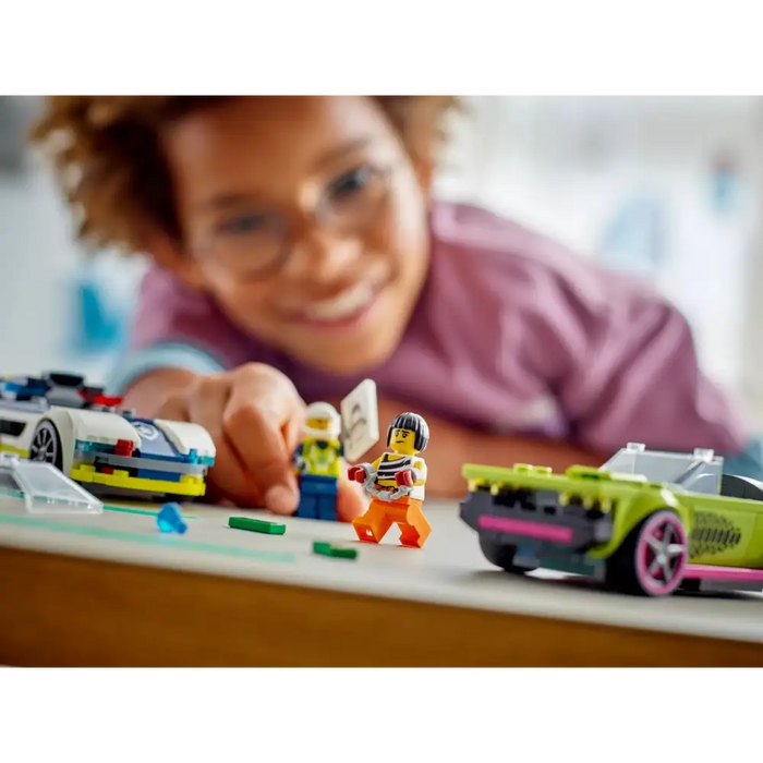 LEGO CITY 60415 ПОЛИЦЕЙСКА КОЛА И ПРЕГЛЕДВАНЕ НА МЪСКУЛ КАР