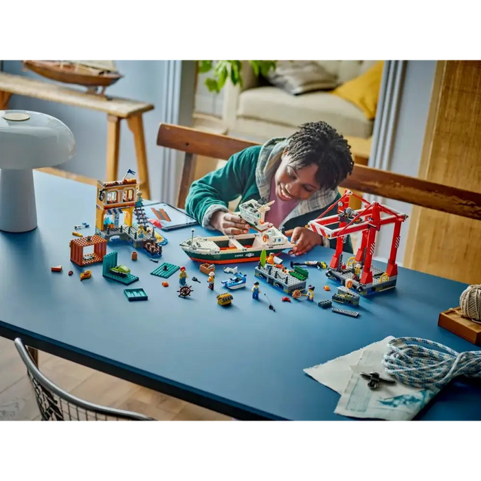 LEGO CITY 60422 Морско пристанище с товарен кораб