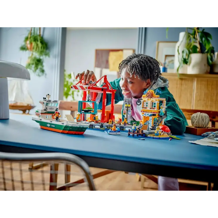 LEGO CITY 60422 Морско пристанище с товарен кораб