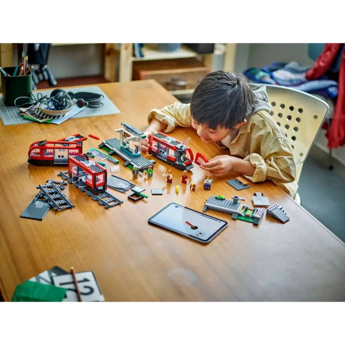 LEGO CITY 60423 Трамвай и гара в центъра