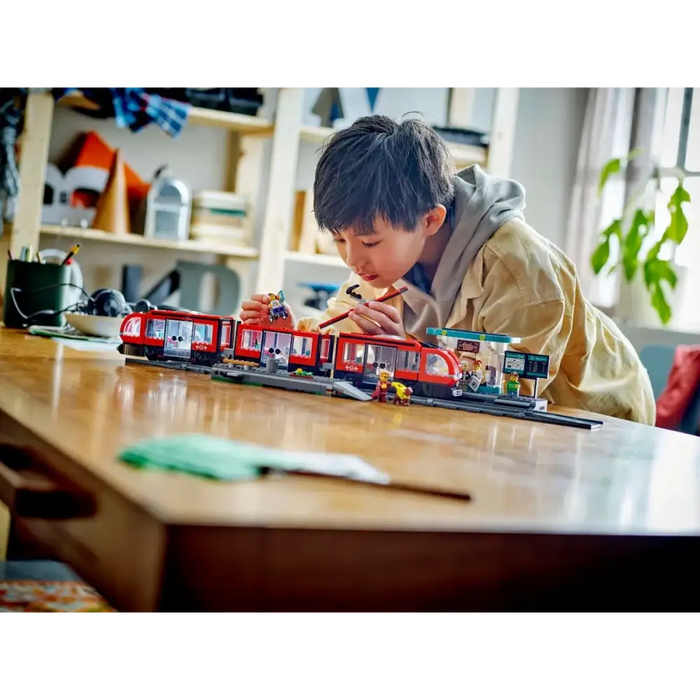 LEGO CITY 60423 Трамвай и гара в центъра