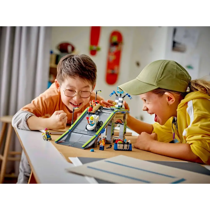 LEGO CITY 60460 No Limits: Камион с рампа със състезателна