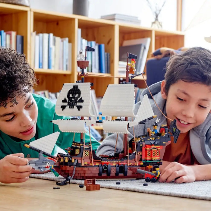 LEGO Creator 31109 Пиратски кораб