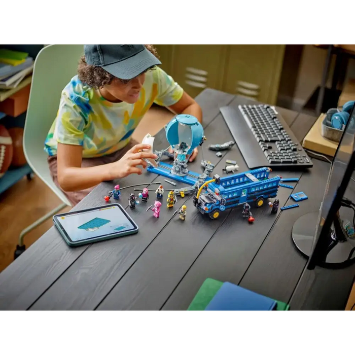 LEGO FORTNITE 77073 Боен автобус