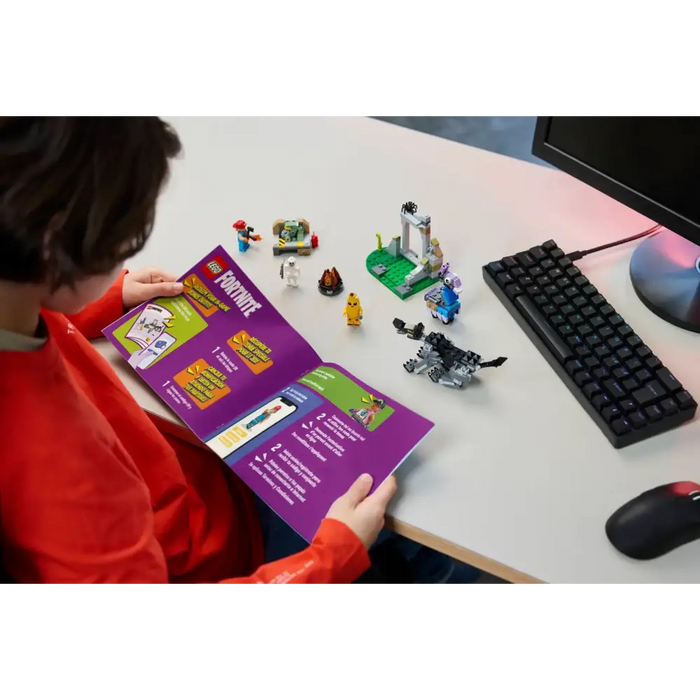 LEGO FORTNITE 77075 Лагерът на Peely & Sparkplug