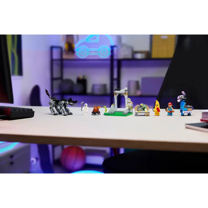 LEGO FORTNITE 77075 Лагерът на Peely & Sparkplug