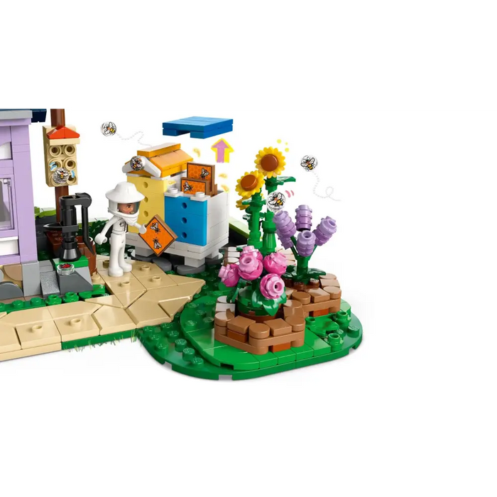 LEGO FRIENDS 42669 Къща на пчеларя и цветна градина