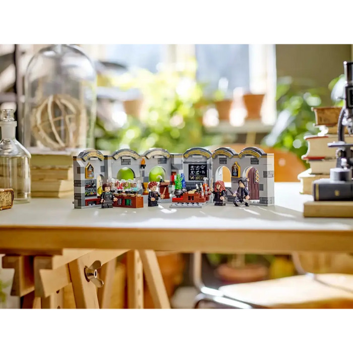 LEGO HARRY POTTER 76431 Замъкът Хогуортс: Клас по отвари