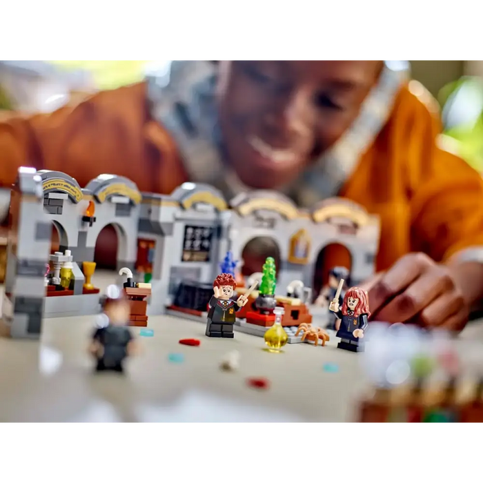 LEGO HARRY POTTER 76431 Замъкът Хогуортс: Клас по отвари