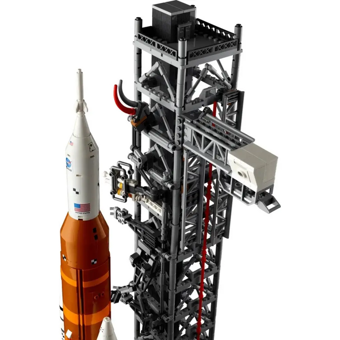 LEGO ICONS 10341 Космическата система за изстрелване