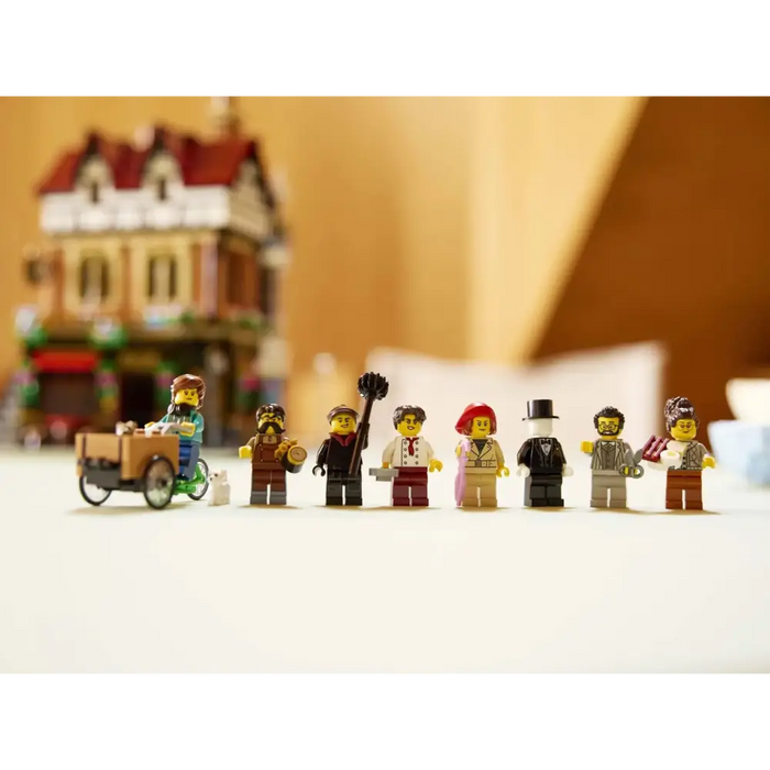 LEGO ICONS 10350 Tudor Corner