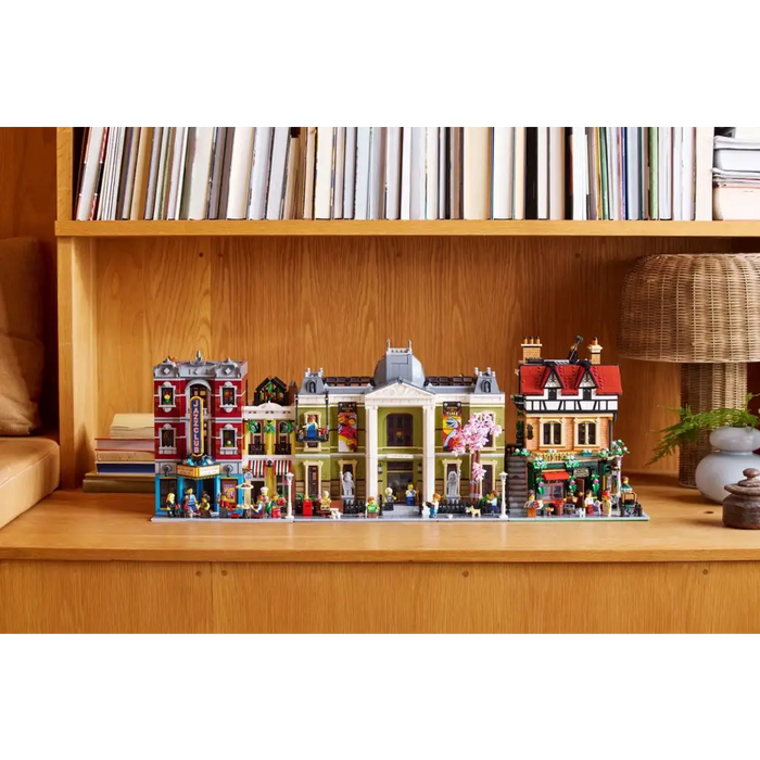 LEGO ICONS 10350 Tudor Corner