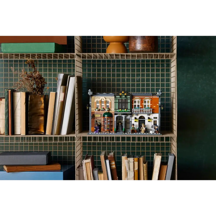 LEGO ICONS 10351 Шерлок Холмс: Кътче за книги