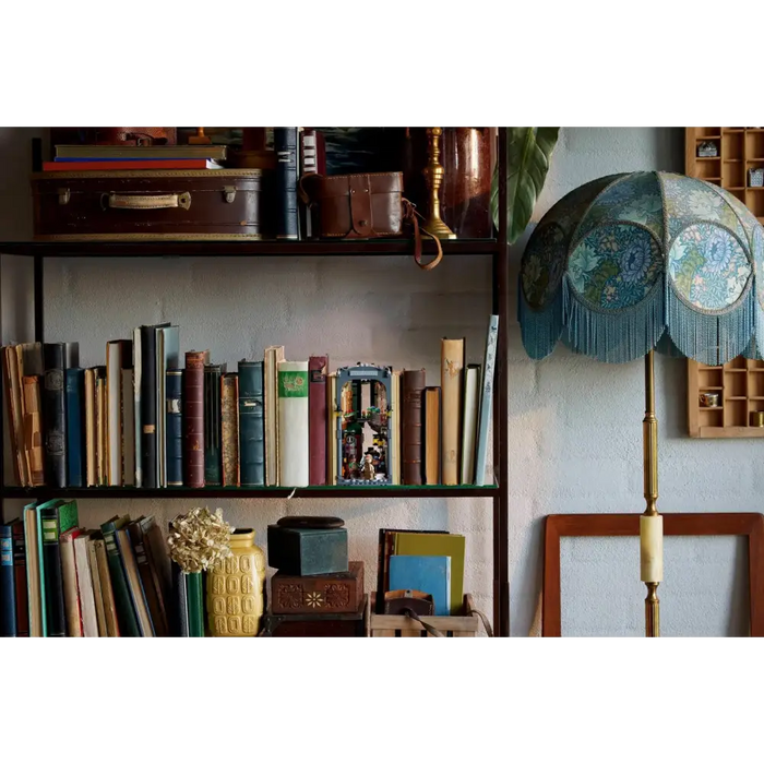 LEGO ICONS 10351 Шерлок Холмс: Кътче за книги