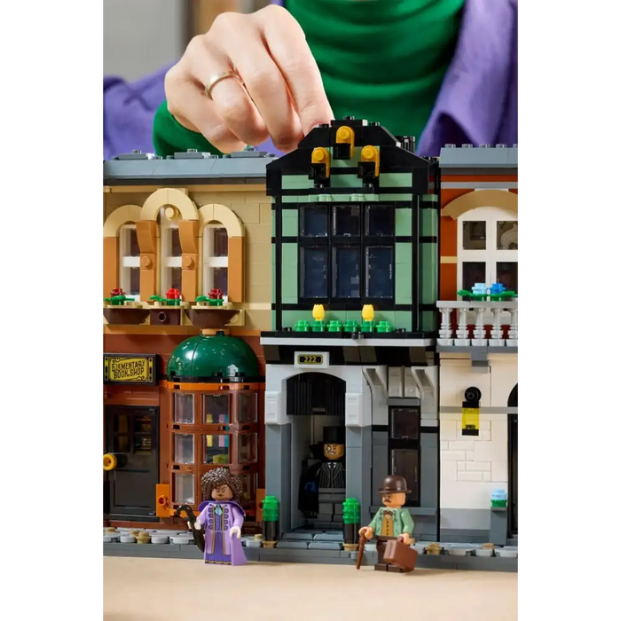 LEGO ICONS 10351 Шерлок Холмс: Кътче за книги