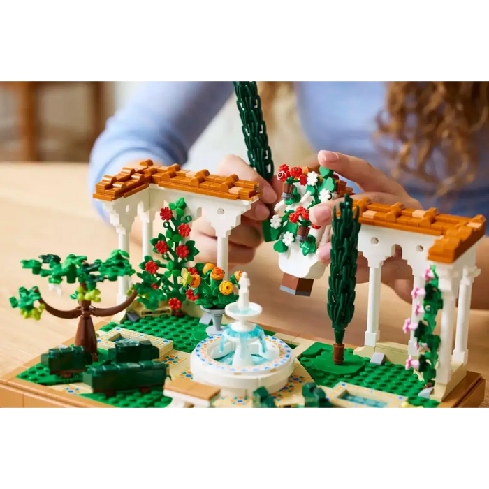 LEGO ICONS 10359 Градина с фонтан