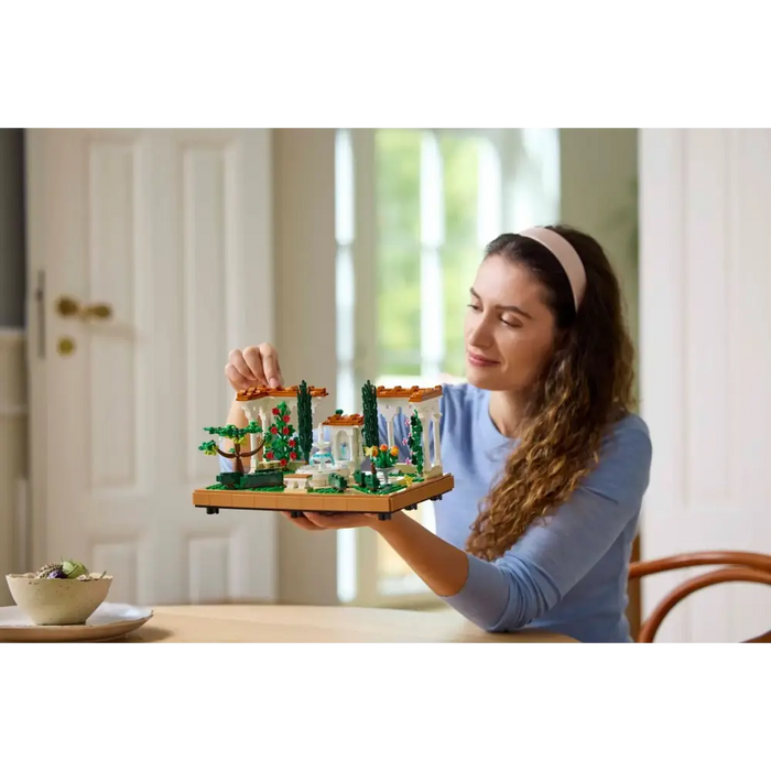 LEGO ICONS 10359 Градина с фонтан