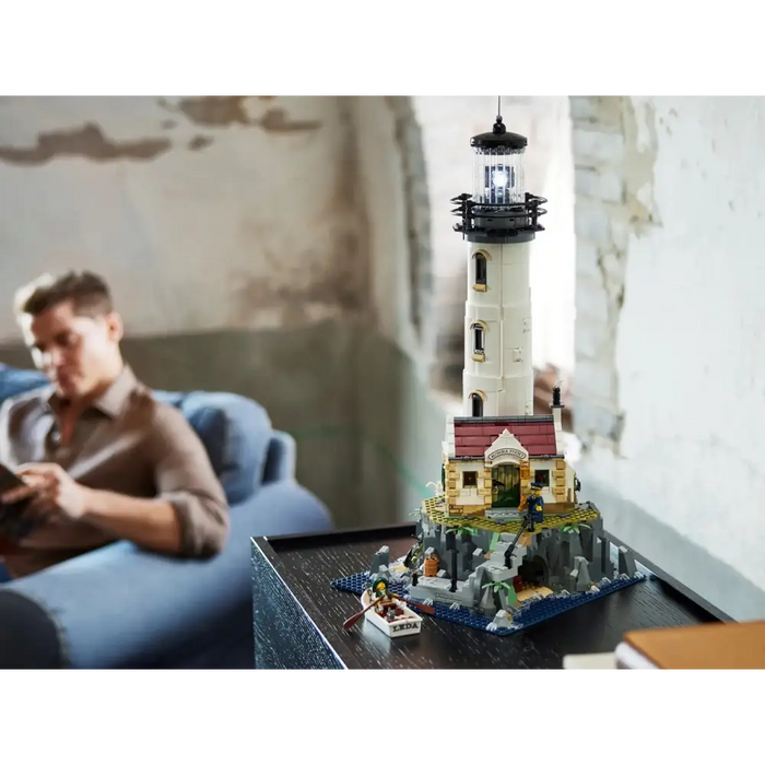 LEGO IDEAS 21335 МОТОРИЗИРАН ФАР