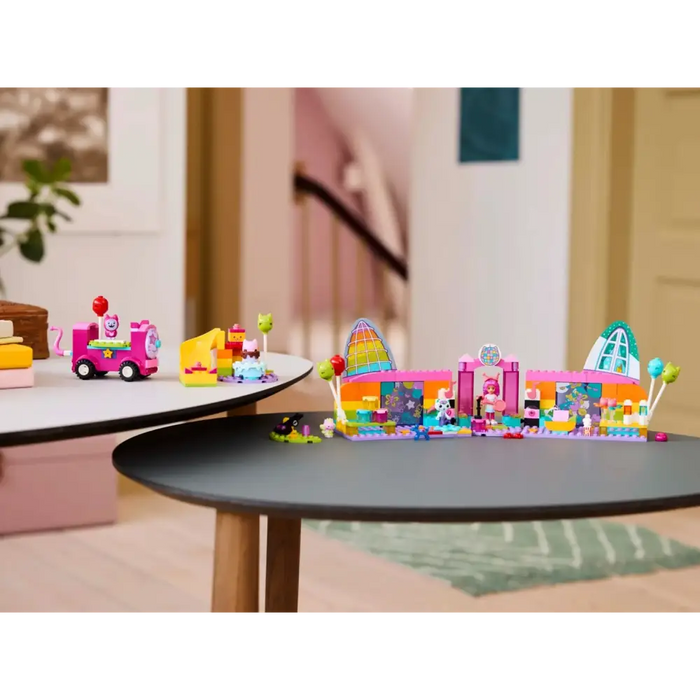 LEGO КЪЩАТА НА ГАБИ 10797 Парти стаята на Габи