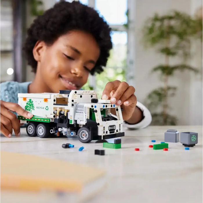 LEGO TECHNIC 42167 ЕЛЕКТРИЧЕСКИ КАМИОН ЗА БОКЛУК MACK LR