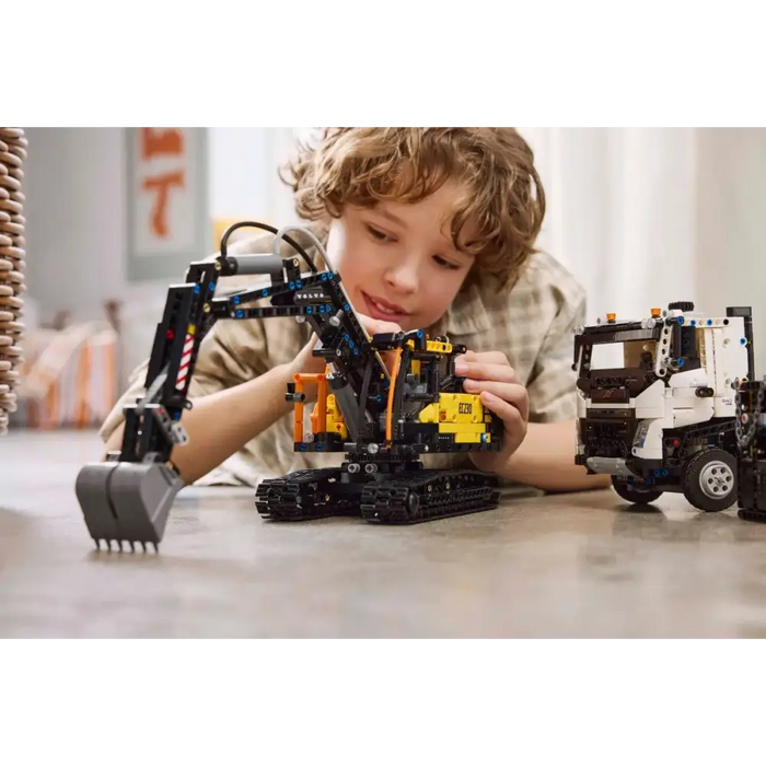 LEGO TECHNIC 42175 Volvo FMX Truck & EC230 Electric Excavat
