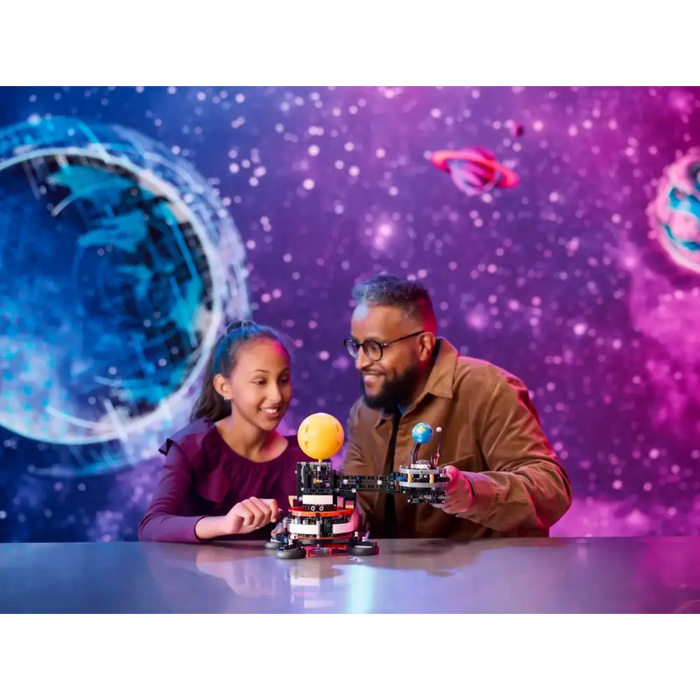 LEGO TECHNIC 42179 Planet Earth and Moon in Orbit