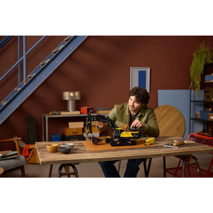 LEGO TECHNIC 42215 Хибриден багер Volvo EC500