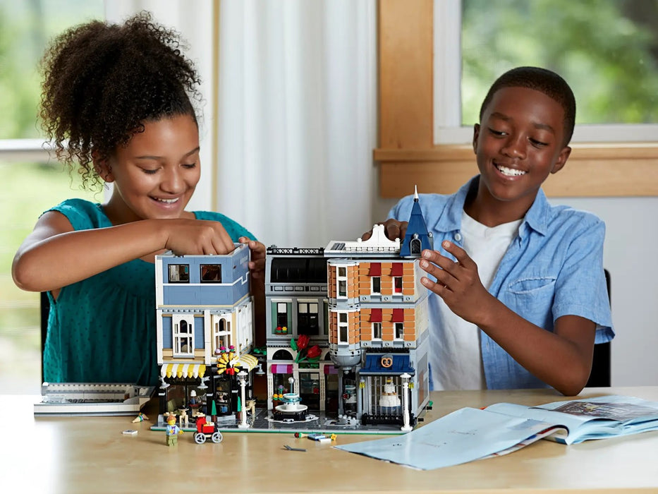 LEGO CREATOR EXPERT 10255 Площад за срещи