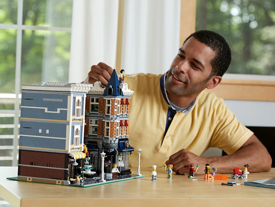 LEGO CREATOR EXPERT 10255 Площад за срещи