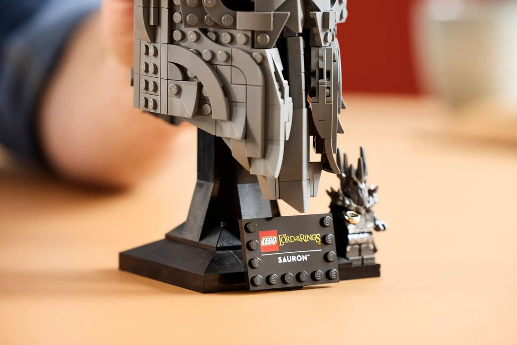 LEGO ICONS 11373 Властелинът на пръстените: Шлемът на Саурон