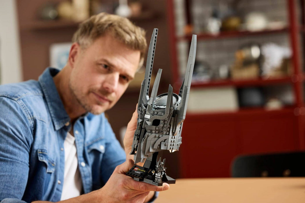 LEGO ICONS 11373 Властелинът на пръстените: Шлемът на Саурон