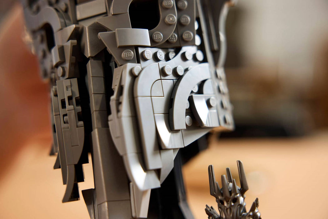 LEGO ICONS 11373 Властелинът на пръстените: Шлемът на Саурон