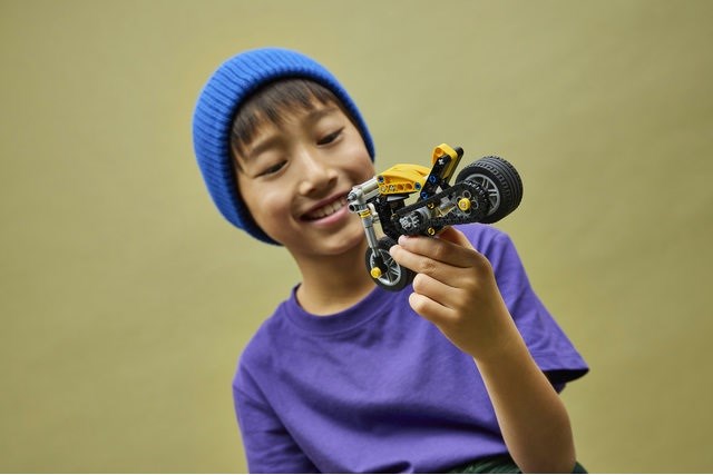 LEGO TECHNIC 42225 Жълт мотоциклет