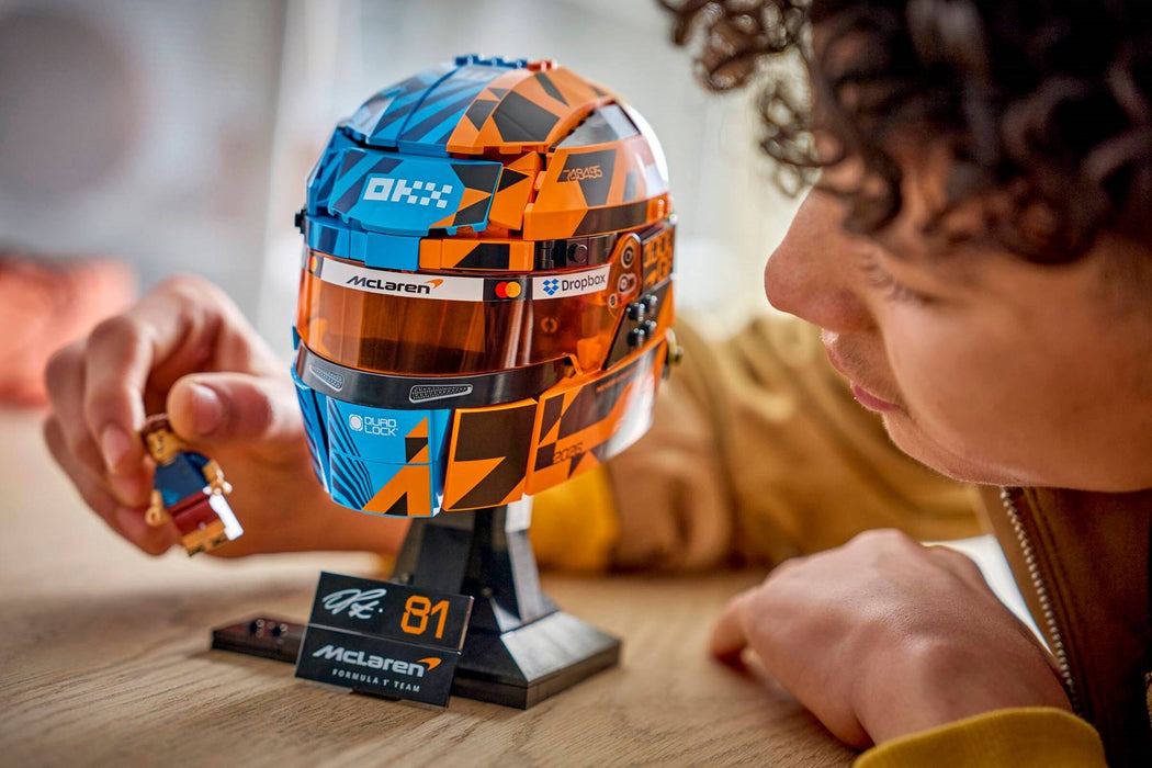 LEGO EDITIONS 43017 Каска на Оскар Пиастри от McLaren Mastercard F1 Team