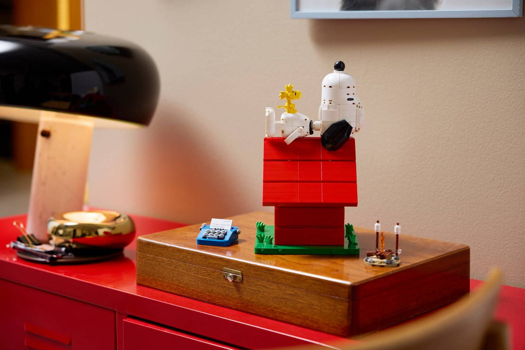 LEGO IDEAS 21368 Фъстъци: Кучешката къщичка на Снупи