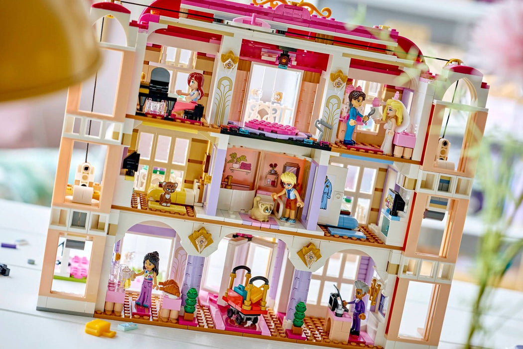 LEGO FRIENDS 42704 Гранд хотел Хартлейк Сити